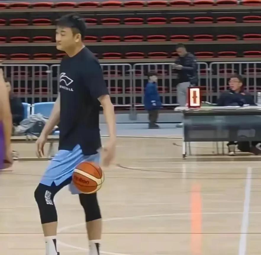 丛明晨解约？是因为伤病还是跟球队有矛盾？
近日媒体报道，辽宁队已经和丛明晨解约，