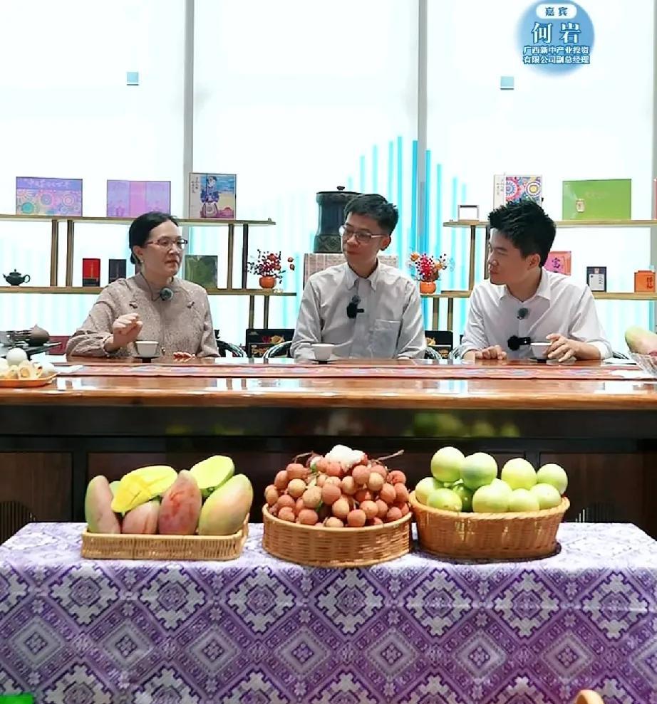 宇辉太难了，全是“违禁词”啊。
今天是618，宇辉在广西南宁参加东盟水果专场活动