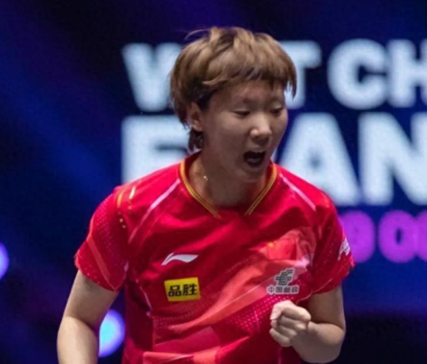 中国女乒名将王曼昱的比赛真是极具观赏性！在今天结束的一场世乒联冠军赛女单1/4决