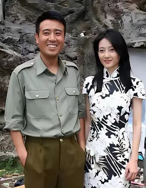 于和伟与王丽坤一同出演过不少电视剧，也可算是一对“金童玉女”了吧？照片上是二人主