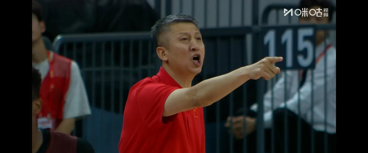 中国男篮半场领先委内瑞拉15分，却暴露出队内最大问题。
中国男篮与委内瑞拉二队热