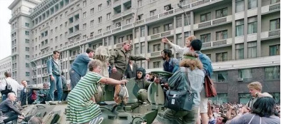 古巴狠招：罪犯涌入美国











万万没想到！1980年，卡斯特罗一