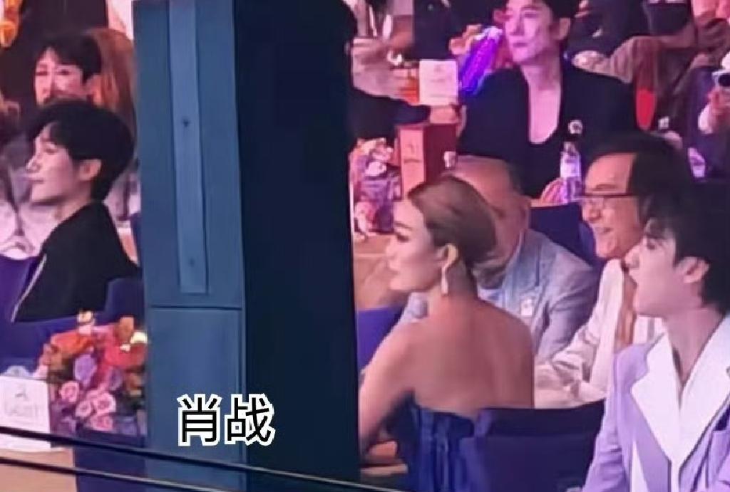 肖战和容祖儿 成龙坐一起 主桌排面