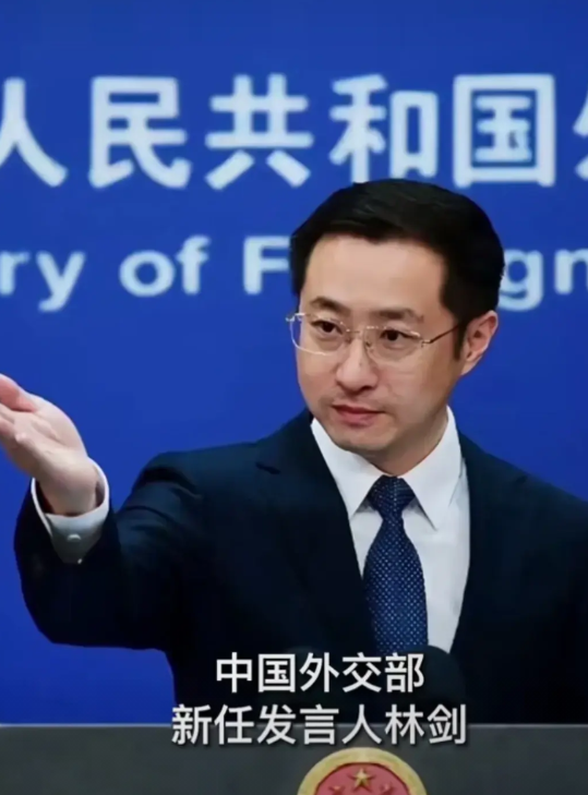 外交部强势发声！耿爽林剑双响炮，回怼美方太痛快！
近几日，咱们大国外交部及驻外大