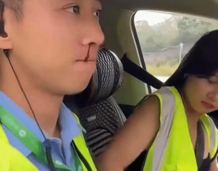 教练为什么流鼻血了，旁边的妹子穿的挺正常啊？