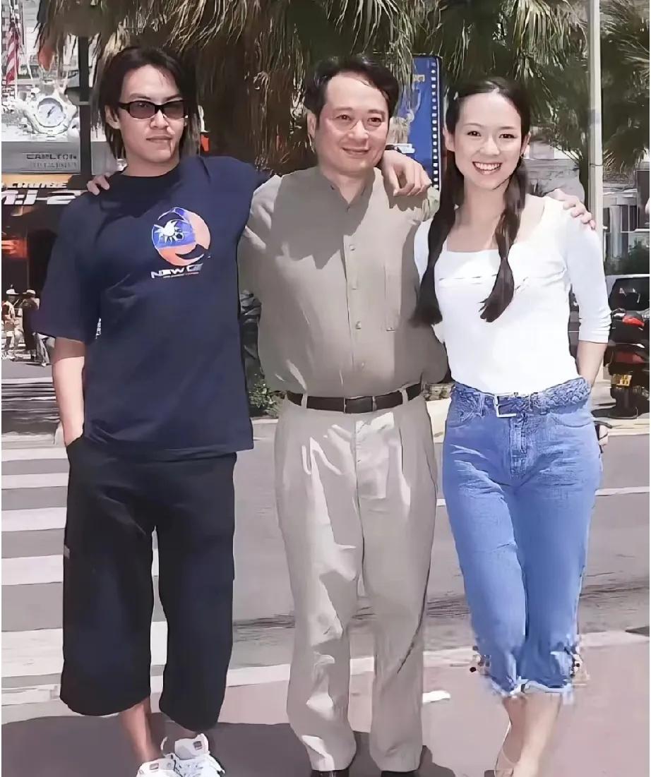 戛纳旧影：《卧虎藏龙》的青春印记
多年前，戛纳的镁光灯下，定格了一帧难忘画面。2