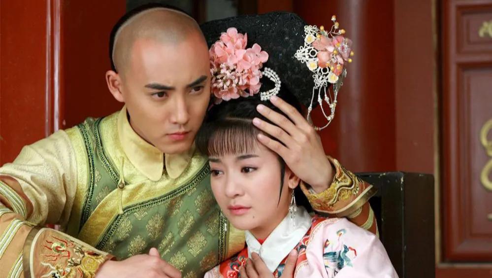 张睿在直播中惊爆猛料，称《新还珠格格》剧组主演们除了李晟外，都保持着紧密的联系！