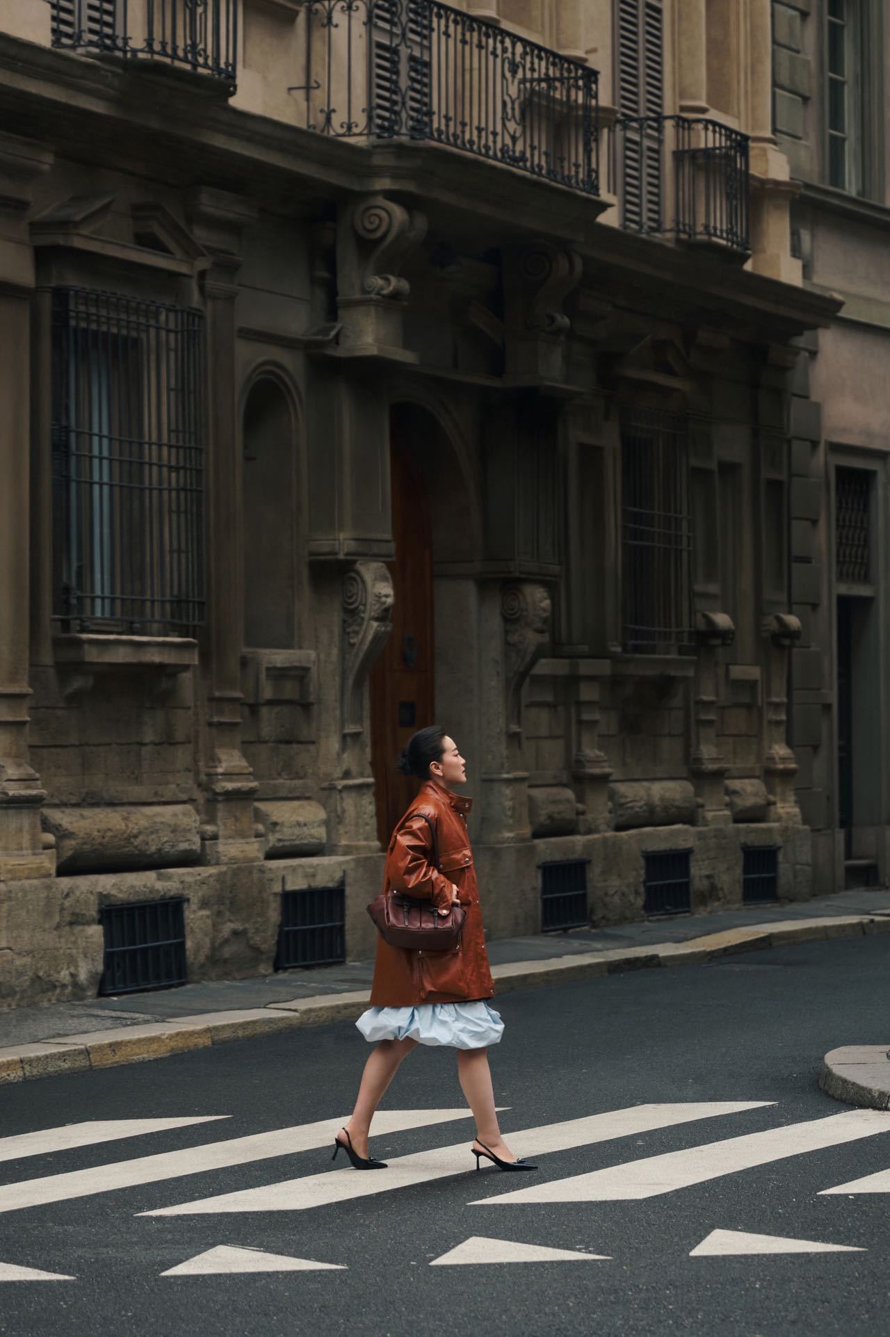 谁能懂贾玲米兰看秀出发图的状态
整个人仿佛在发光，那种从内而外透出的自信与舒展真