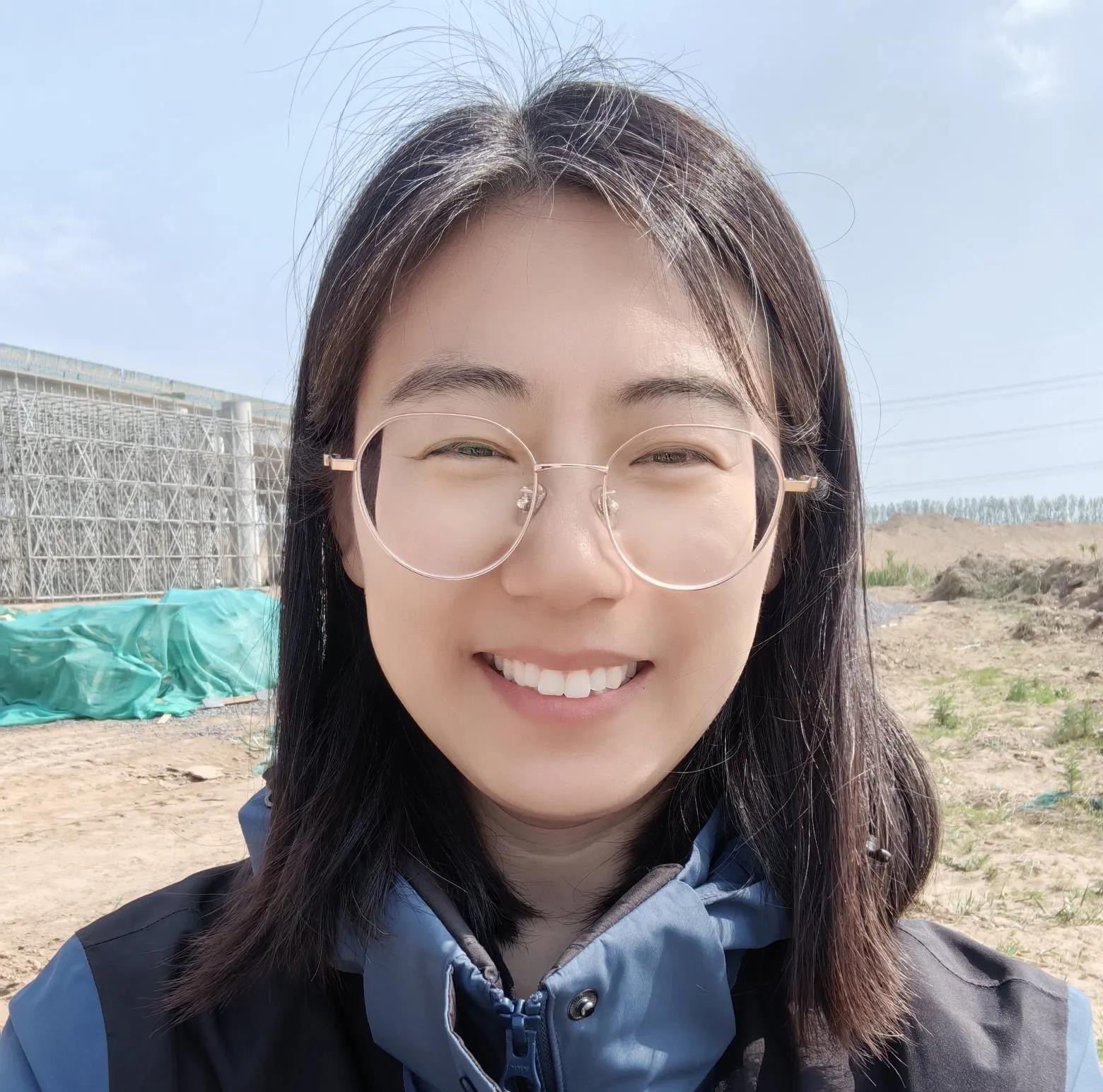 我觉得我是一个比较聪明的女人！起初，我丈夫并不欣赏我，我知道他倾慕高圆圆那样的容