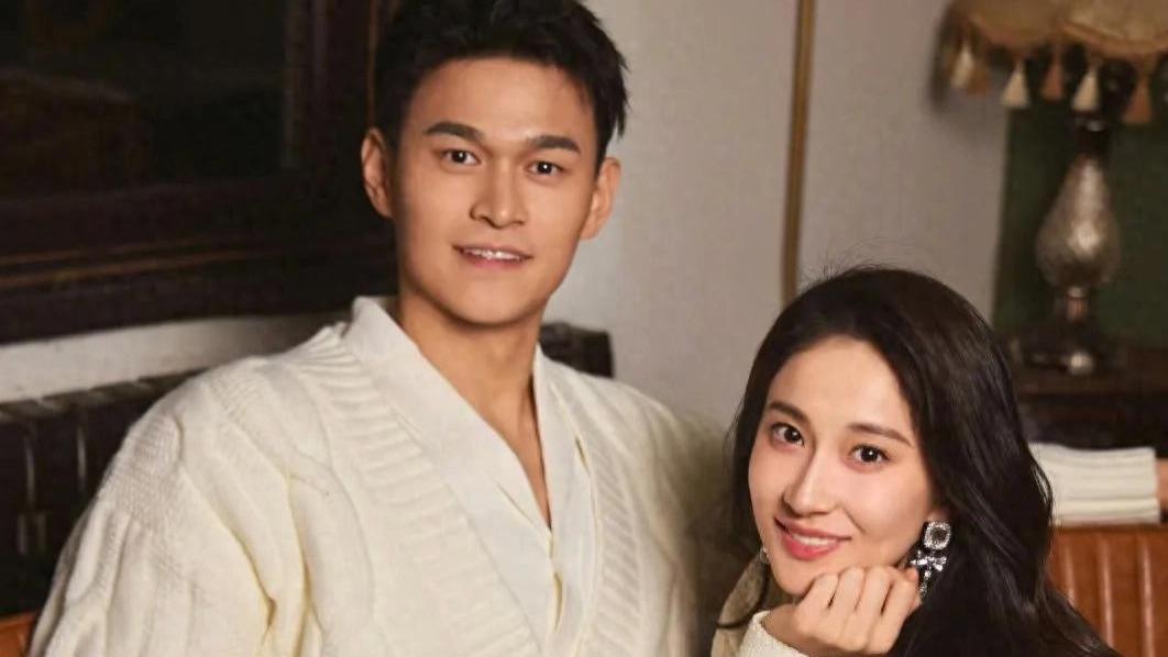 西双版纳夜市牵手，甜蜜背后，他们的爱情密码是什么