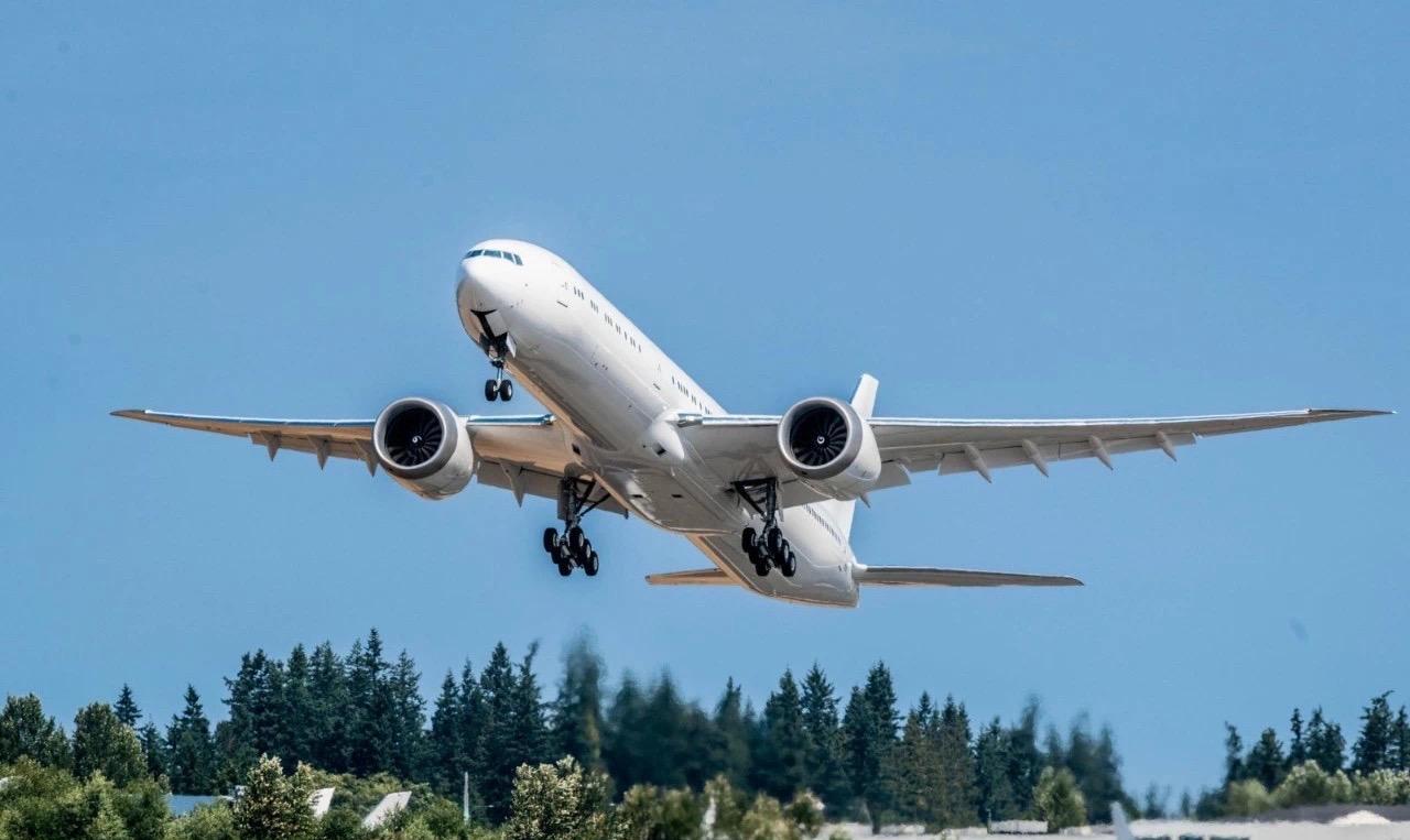 今天试飞的这架777-9将交付新加坡航空！777X项目总飞行师格雷迪参与试飞！这