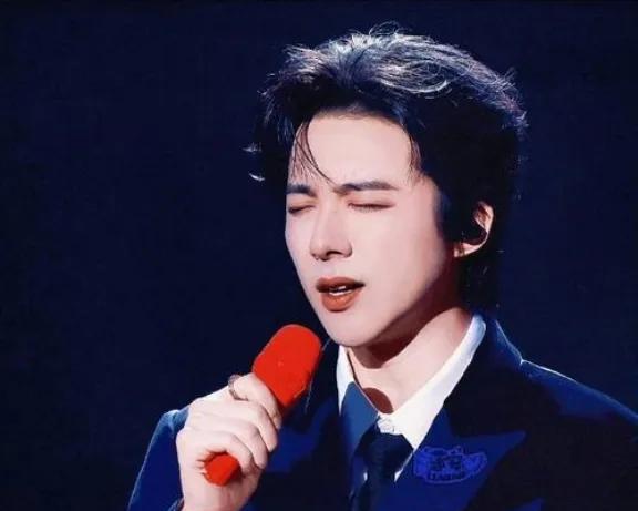 目前并无可靠信息证实赵立坚称刘宇宁为“宁宝”，该说法或源于网络误传、粉丝二创。赵