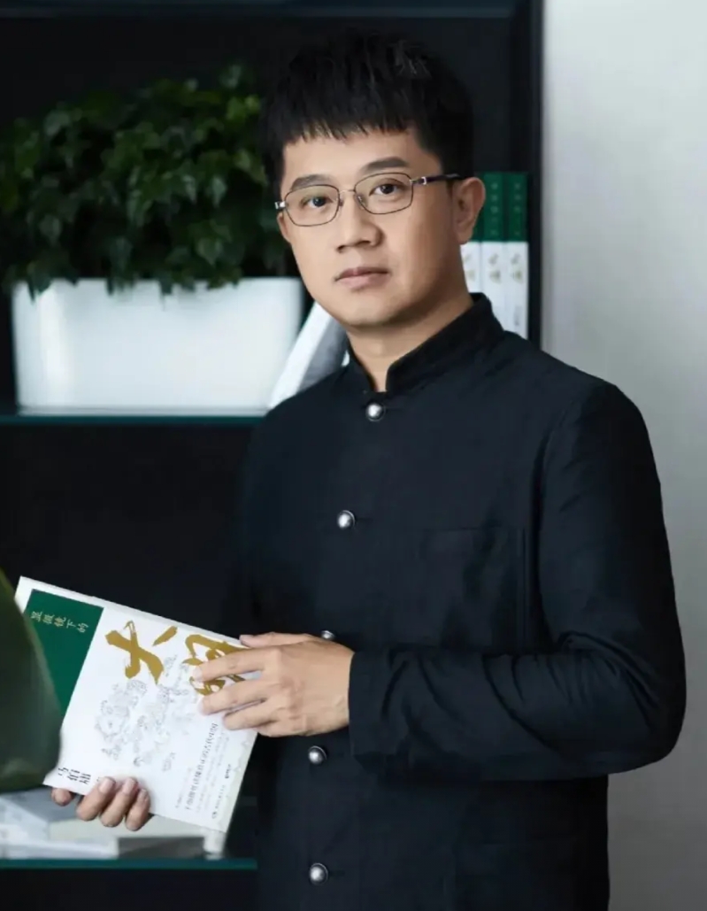 马伯庸11天赚800万稿费，特意​查了一下他，不查不知道，一查我佩服的五体投地。