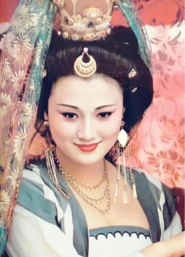 据说这就是历史上真实的杨贵妃，唐朝所谓的胖就是现在的正常体格或者微胖差不多，古代