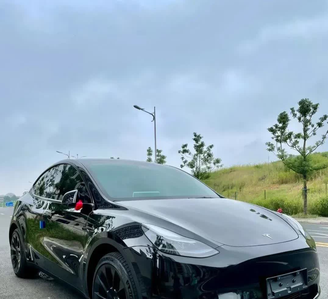 家里一台三十多万的油车和一台8万多的电车，就这两台车比的话，舒适度油车还是好一点