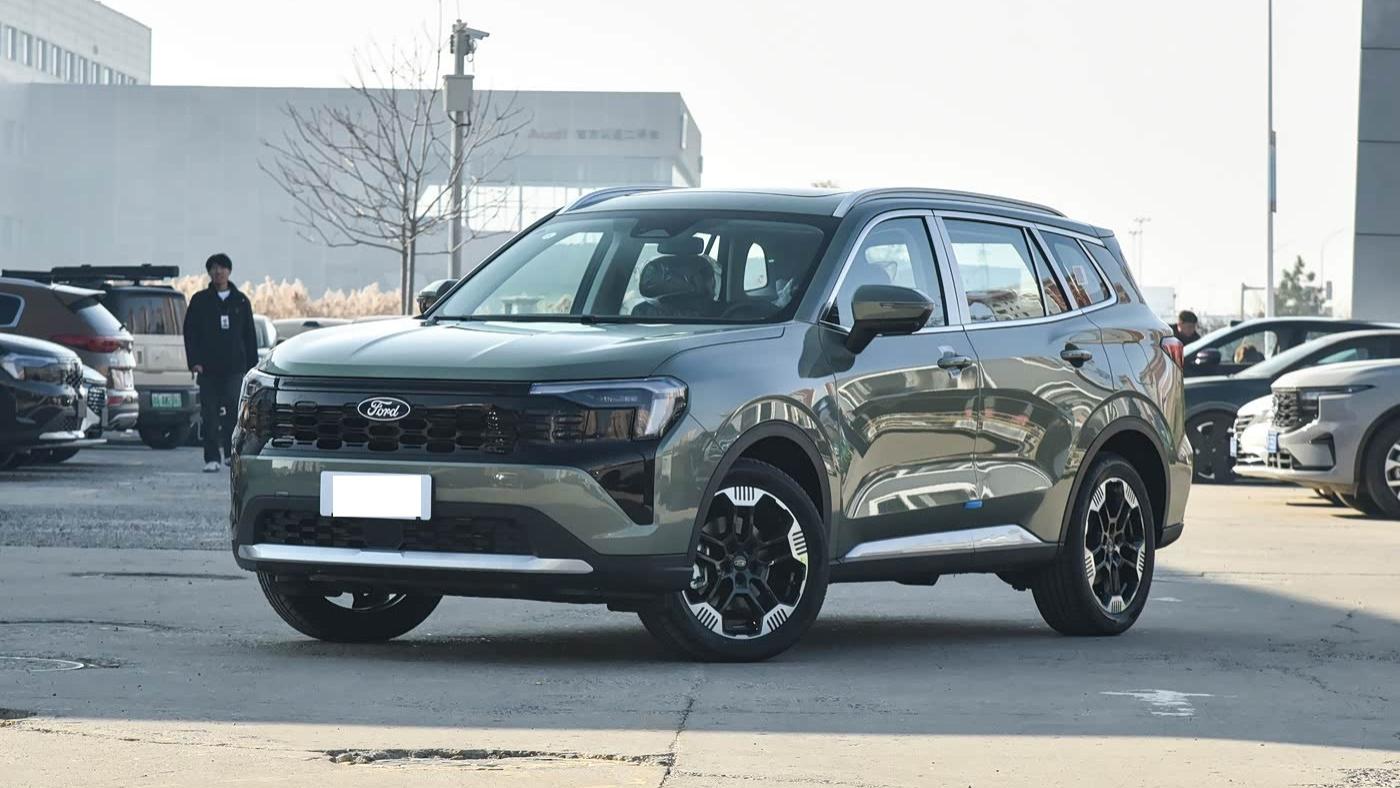 福特这款中型SUV不足10万起售！外观很动感，配双12.3英寸贯穿屏
