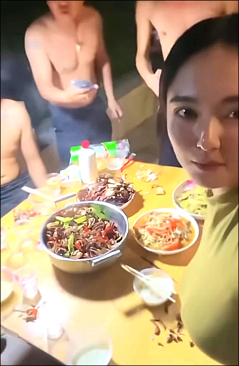 就炒这些菜，这么多人吃不饱吧