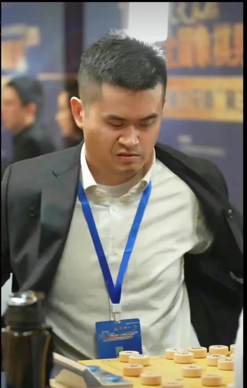 中国象棋“第一人”王天一，为等级分所累，导致大好前程丧失，身陷囹圄。近日，中国象