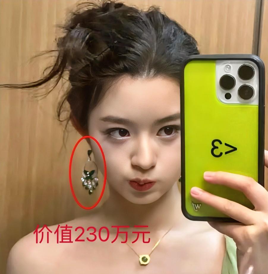 如果世界上有一瓶后悔药，
那么现在最想得到这瓶后悔药的人，
肯定不是刘晓庆，也不