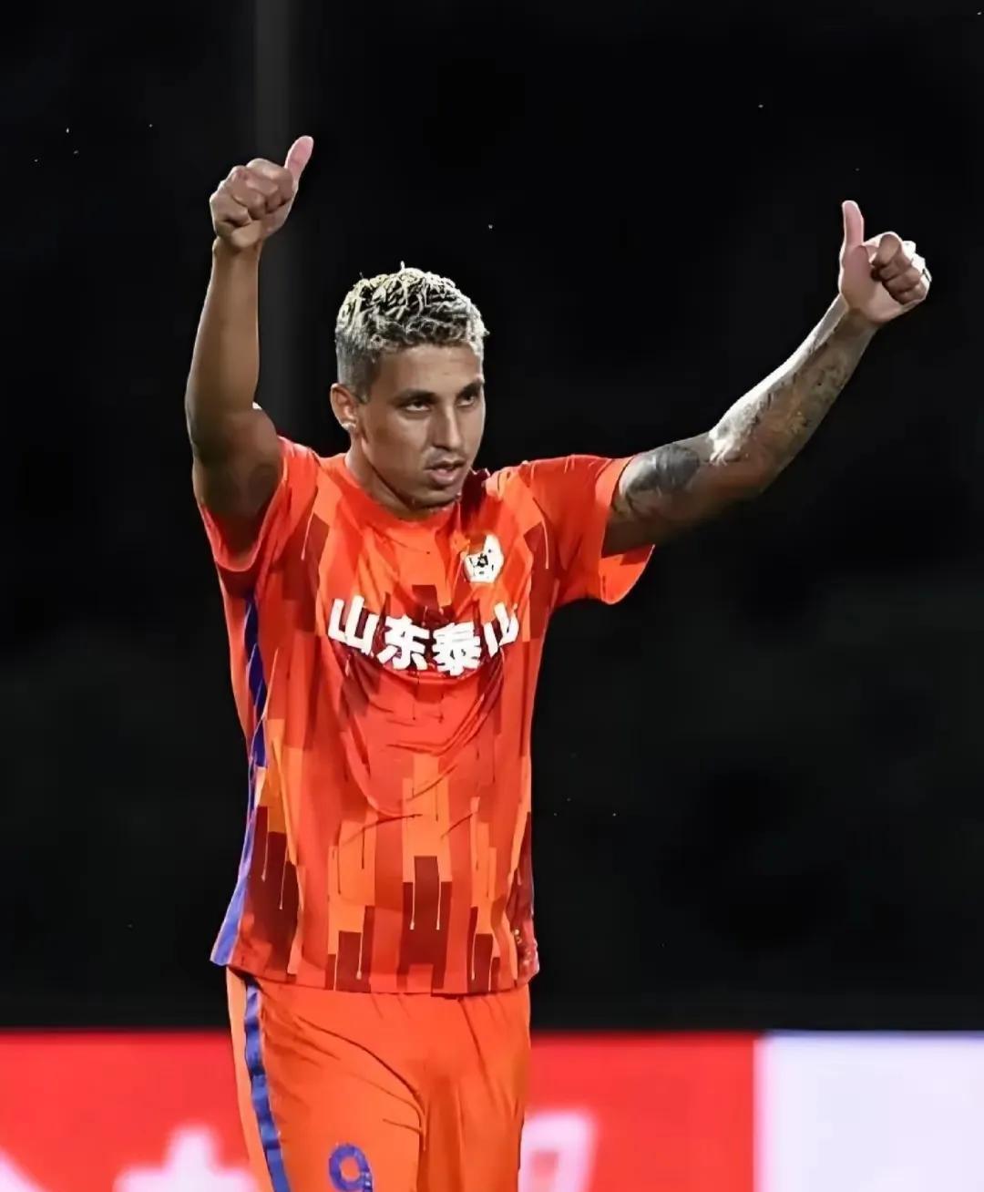 大连英博2-0山东泰山，一战揭露3个不争的事实！
第一，泰山缺少一个中场核心。就