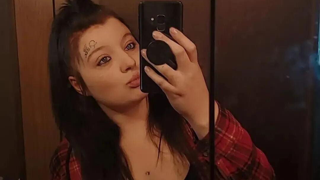 生母亲手活体解剖取出胎儿后对女儿割喉，抛尸森林