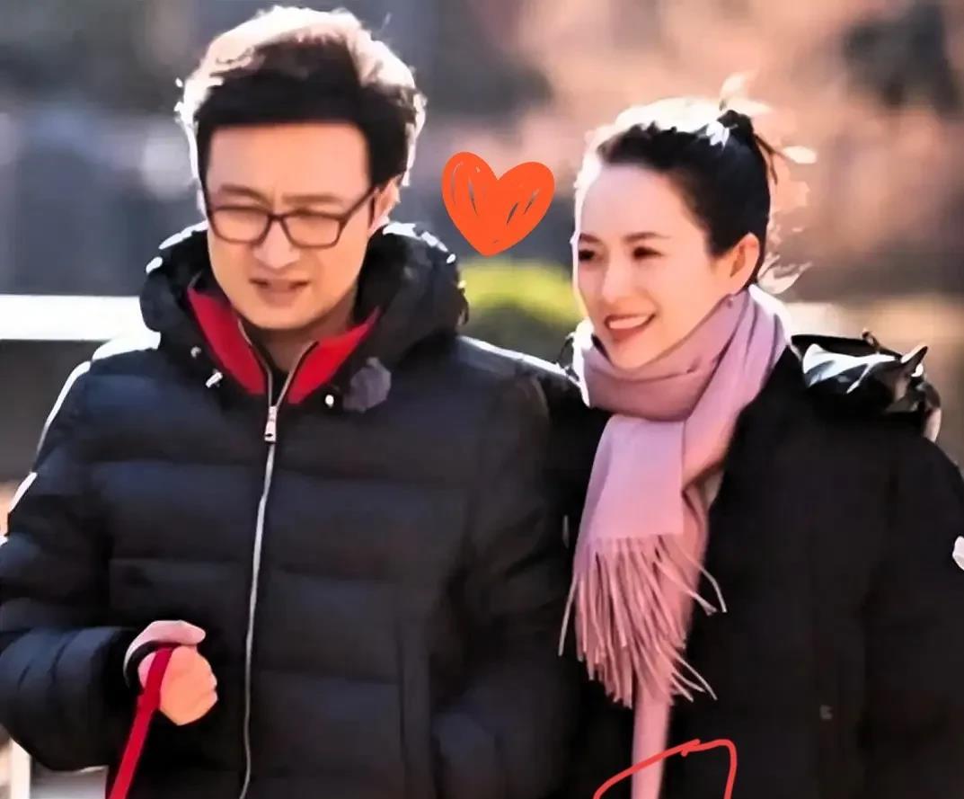 很难想象明明同样都有汪峰的基因，但是换了一个母亲之后，汪峰的女儿醒醒和小苹果之间