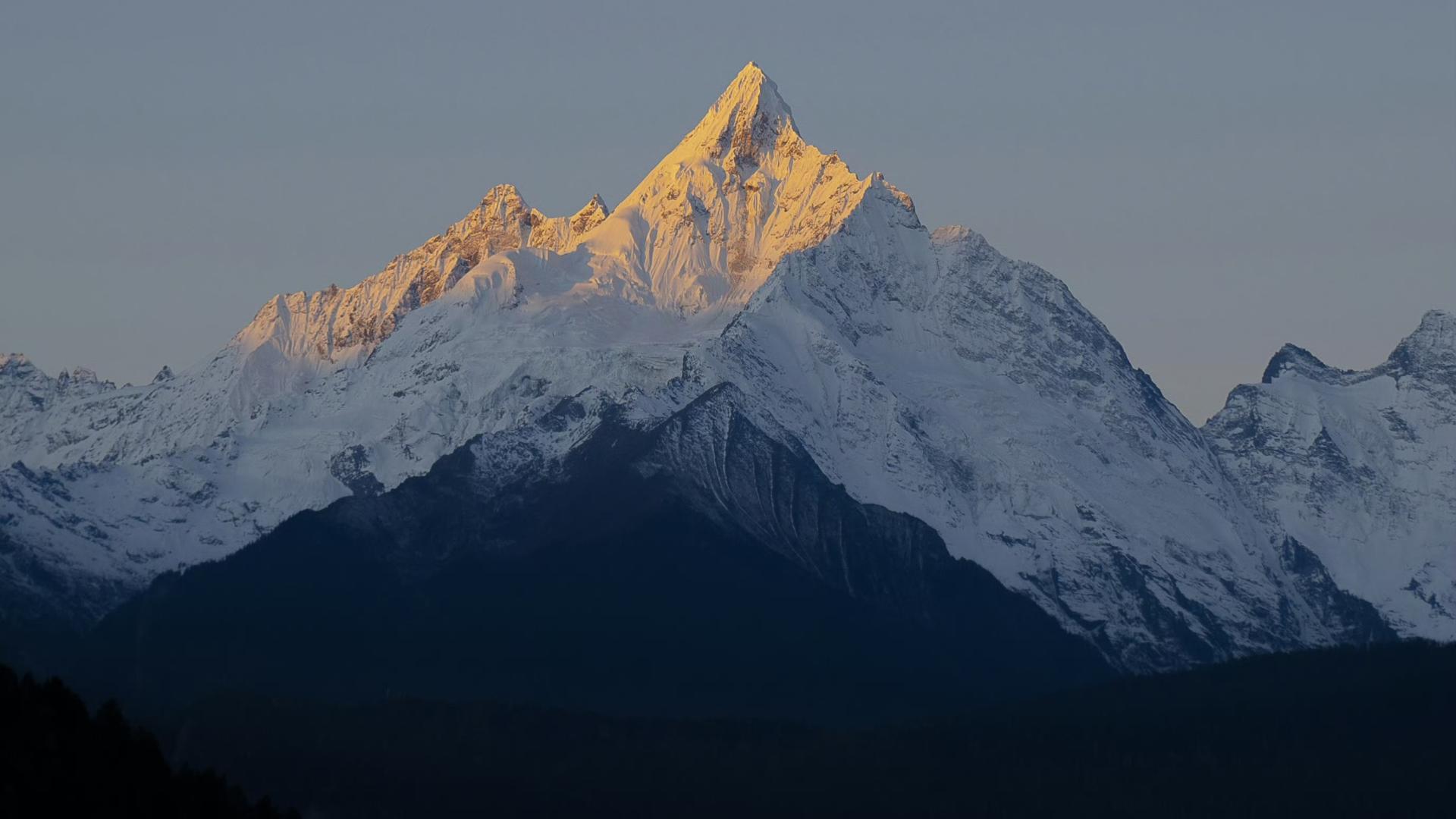 摩羯月丨展望新年，深耕事业，祝你进步！
