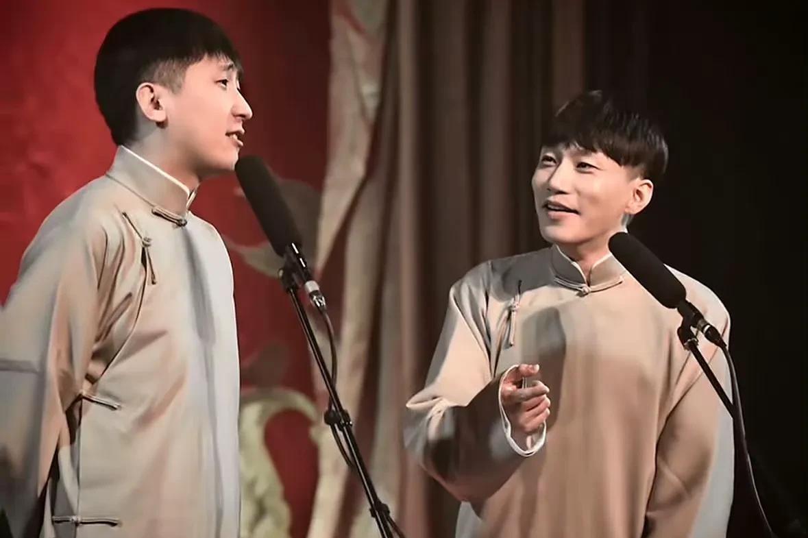 《尚九熙的目光里藏着对世俗烟火的洞察，何九华的心头却始终装着对尚九熙的惦念。他们