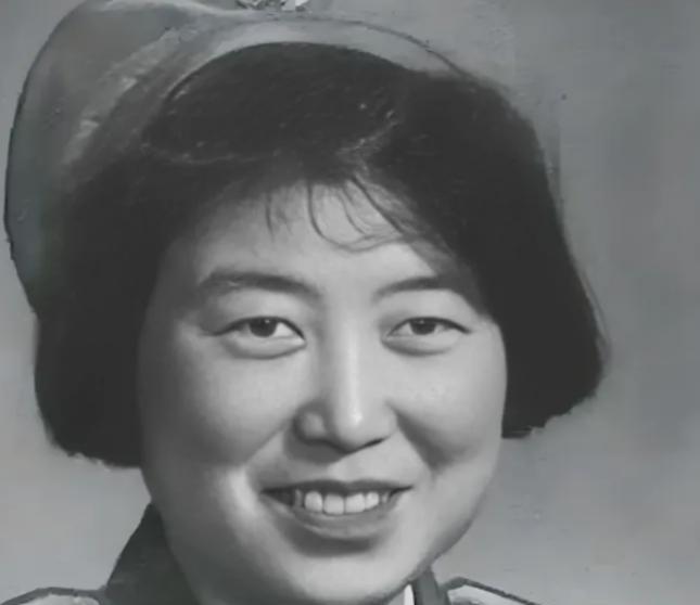 1964年，28岁女飞行员，被派往西北执行绝密任务，谁料，上飞机前，被人一把拉到