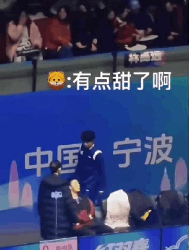你再眼红也没用，你没有伴侣

[呲牙]

他不光羡慕好奇，他还羡慕小莫的