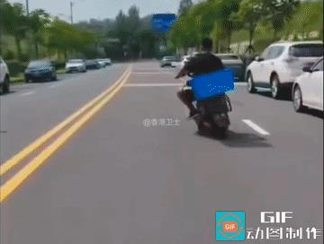 不像是演戏，画面很真实，摔的真真切切，疼痛的也真真切切。
东北话，“卡秃噜皮了！