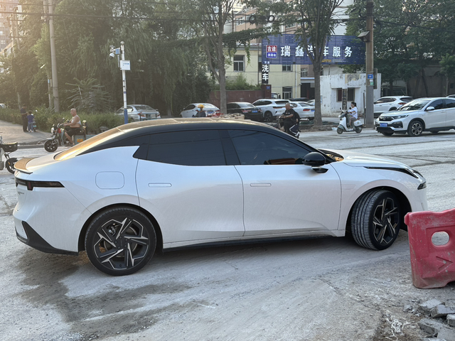 求助！起步抖动有遇到的吗
各位，起步偶发抖动，去过4S店两次，偶发现象无法判断原