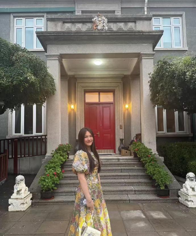 王诗龄又来带我们见世面啦[老师好]湘里湘气，被妈妈影响太深了，老是穿跟年龄不太适