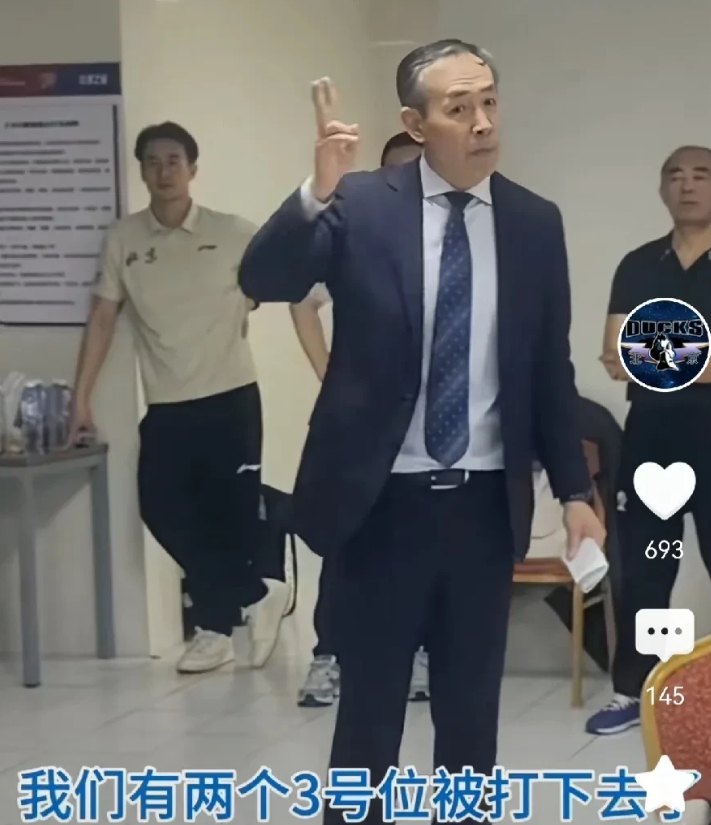 老实人许利民说了大实话！
曾凡博受伤后，许利民在赛后采访的时候并没有说到球员受伤