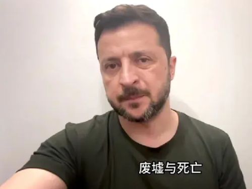 看到泽连斯基近期的发言，觉得他如今特别无奈又可怜。

要是他现在就投降，于他个人