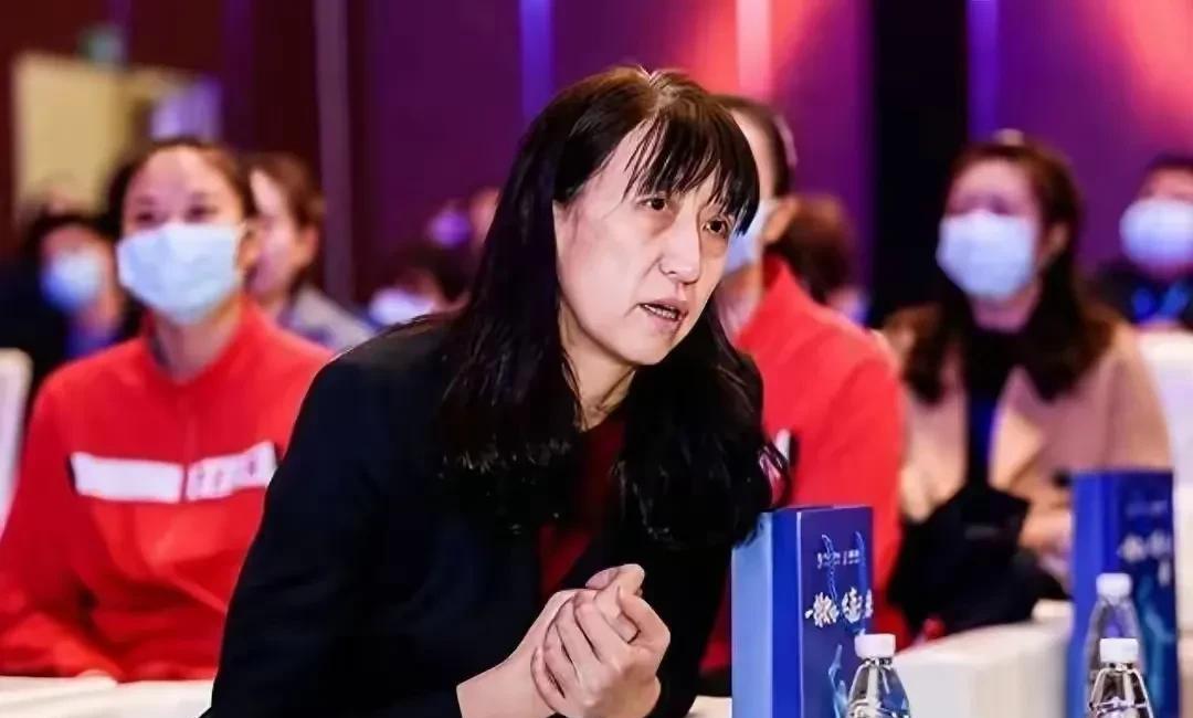 《女排男足一个天上一个地下是否源于赖亚文与宋凯的不同》
       我想把中国