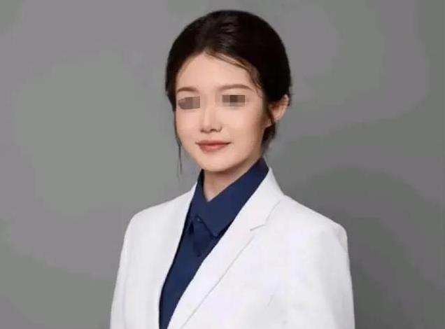 肖和董的关系已经公开化了，以董的家庭背景来说，不可能甘心做小的，肯定是要肖明媒正