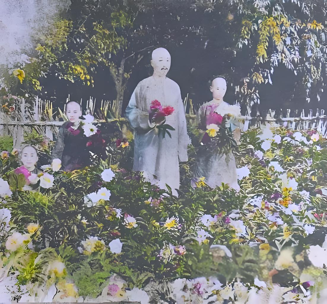 1887年4月，醇亲王奕譞，摄于西山妙高峰“退潜别墅”，当年他48岁。