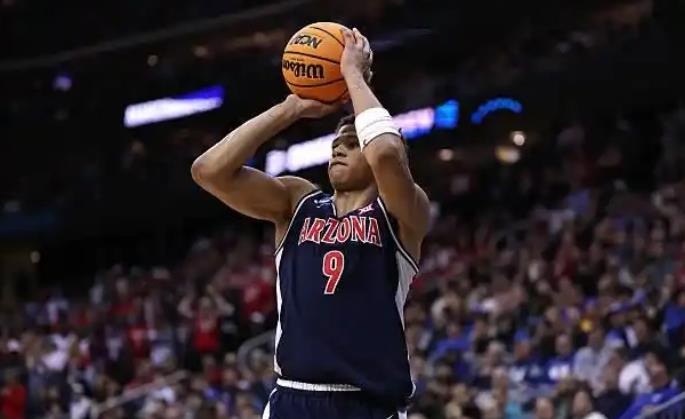 明面上看，火箭队有太多的防守型球员了，然而根据NBA记者凯文・奥康纳分析，火箭队