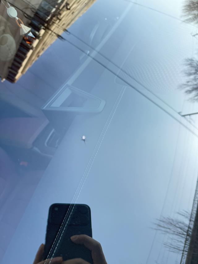 上班路上风档玻璃蹦裂了
都建议我修复别换风档玻璃，怎么办好难受