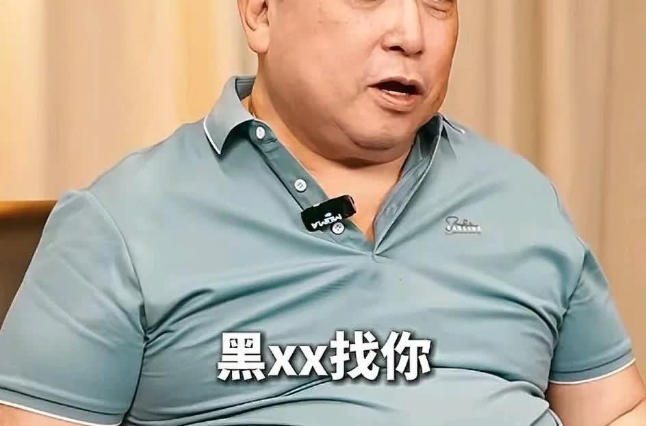 主持人问王晶：“你有被黑社hui威胁过吗？”

王晶：“没有什么特别的威胁，