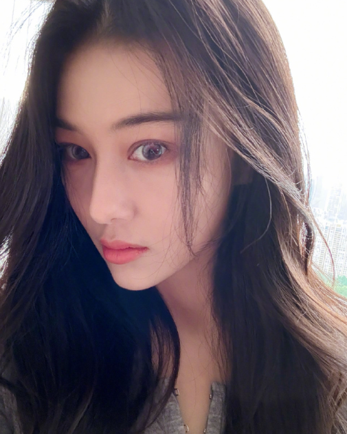 张馨予的这美瞳，是不是挺带劲的？