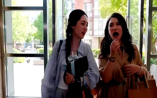 看到郭碧婷那个采访片段真给我整笑了！

谢依霖问她是不是经济自由了，结果人家张口