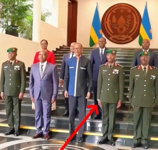 卢旺达新一届内阁亮相，参谋长站姿笔挺，美网友眼尖：中方军校毕业的？



最近，