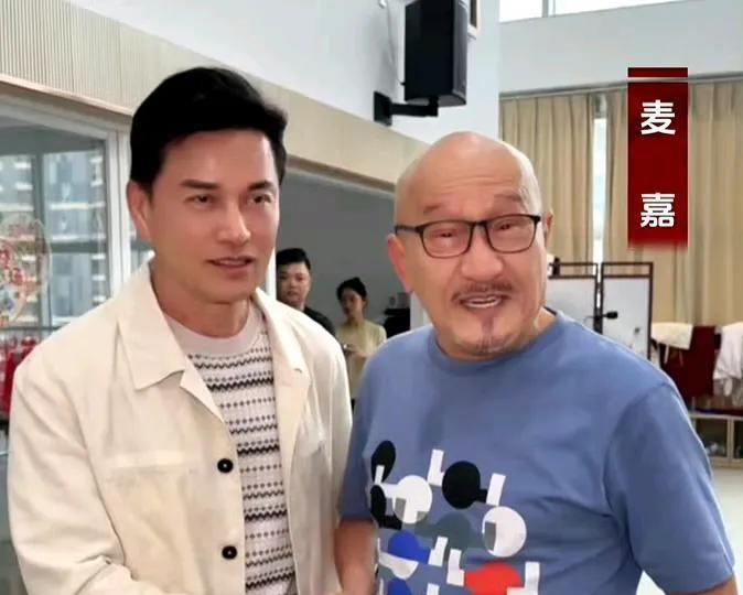 81岁麦嘉青春如40，69岁吕良伟活力似60
麦嘉老爷子都81岁高龄了，外表却跟