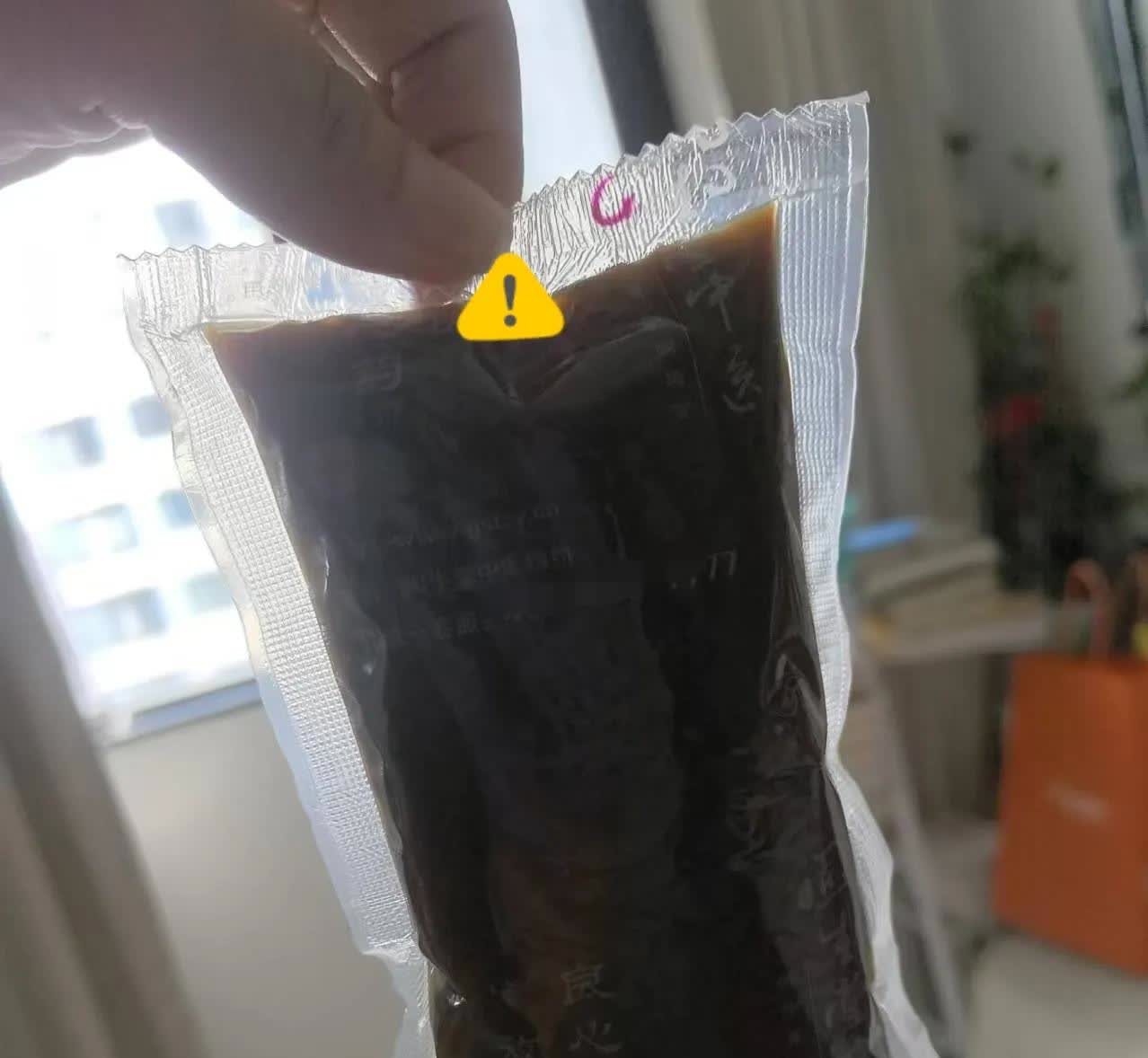 救命！整理女儿房间时，我整个人都不好了！今天想着帮她晒晒被子，可掀开枕头的瞬间，