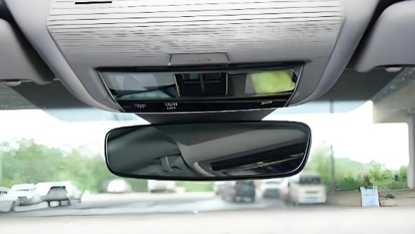 为什么车内中央后视镜用的人很少？它是用来看后排乘客还是后方路况的？