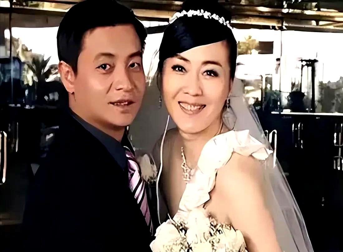 李琳当年和李大双说好这辈子不要孩子，做潇洒丁克夫妻。
结果眼瞅着俩人都五十多岁了