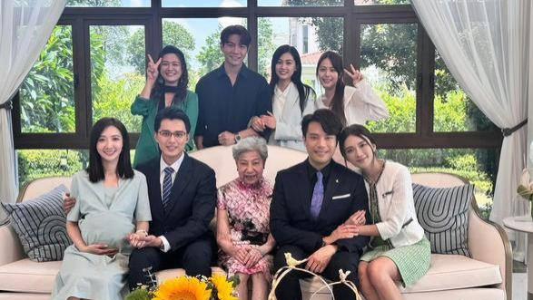 TVB力捧小生与绯闻女友现身派对