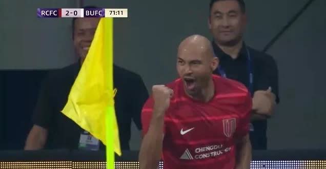 成都蓉城3-0曼谷联，一战彻底认识了三个人！
1、费力佩
毫无疑问，在韦世豪